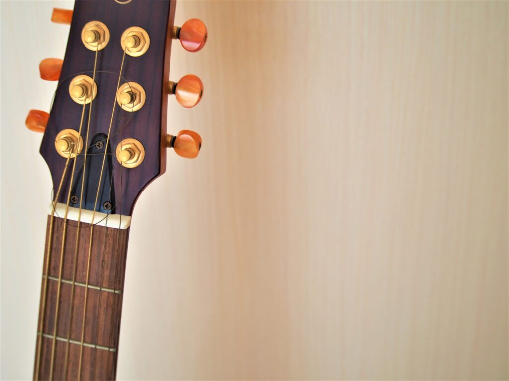 アメリカ、ヨーロッパ、日本などの地域別に発展したジャズのスタイルや影響分析