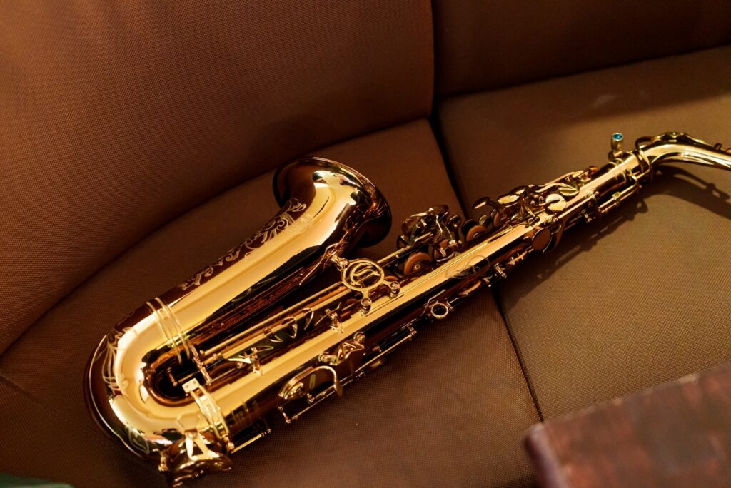 現代のジャズシーンで注目されるアーティストやバンドとその特徴とは？