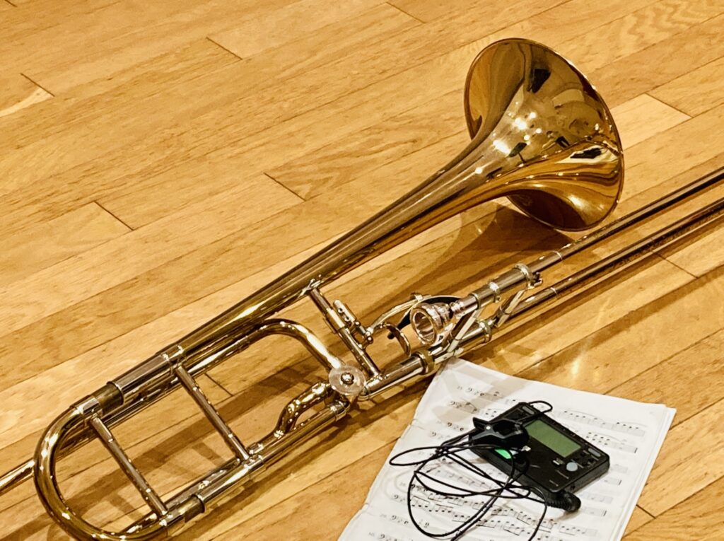 各ジャズスタイルで特有の演奏技法や使用楽器について