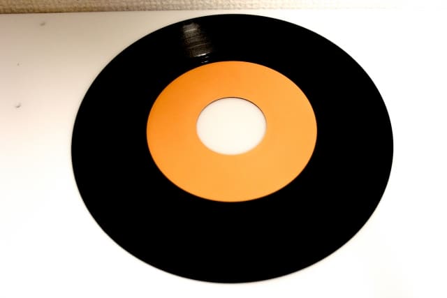 レコードの正しい聞き方ガイド：初心者でも失敗しないプレーヤーの使い方と音質向上のコツ