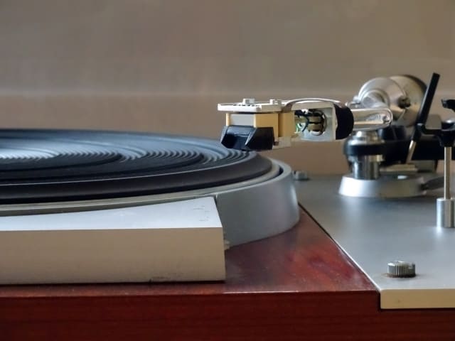 初心者でも安心！レコードを気軽に楽しむためのポータブル＆Bluetooth対応プレーヤー徹底ガイド