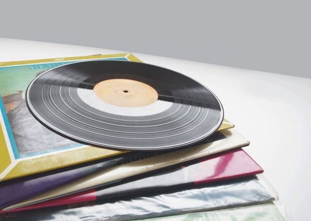 おしゃれで機能的！レコードコンテナの選び方とおすすめ収納アイデア