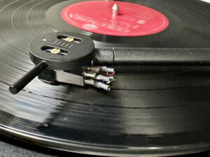 レコードはどう作られる？カッティングからプレスまでの制作工程をわかりやすく解説