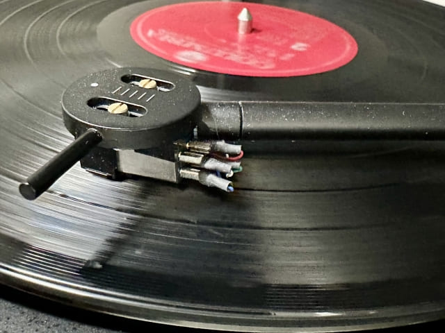 レコードはどう作られる？カッティングからプレスまでの制作工程をわかりやすく解説