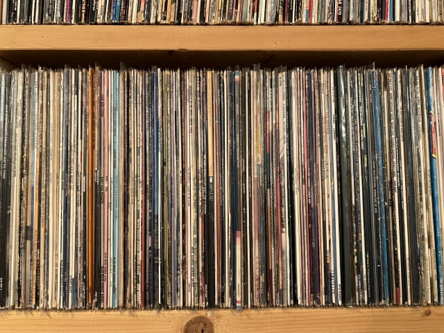 レコードはダンボールで送っても大丈夫？梱包のコツとレコードシ