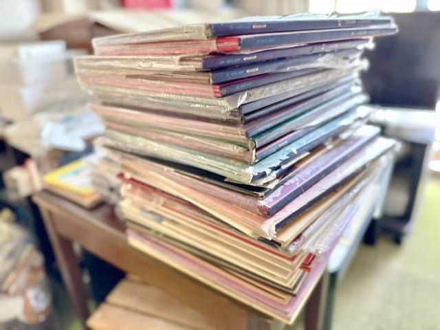 レコードの「帯」とは？価値が上がる理由と保存・査定のポイント
